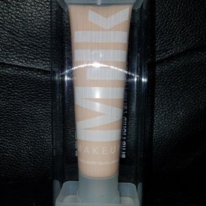 Milk Blur Liquid Foundation in Porcelain